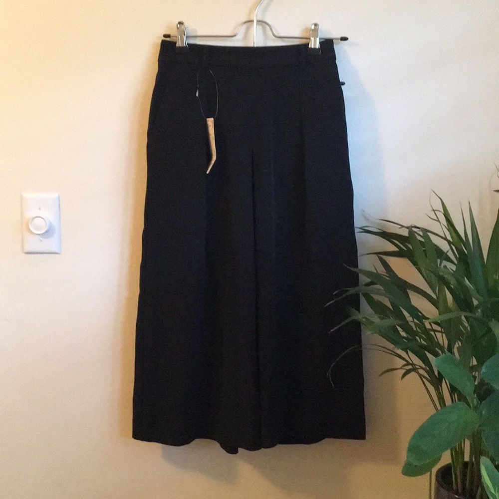 NWOT Uniqlo Black Culottes